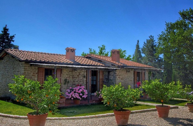 Villa in Tuscany with Pool & Vineyard Views