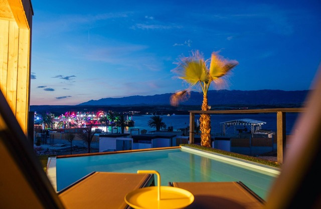 Villa in Zrce, close to the beach, water sports, festival, party, free wifi