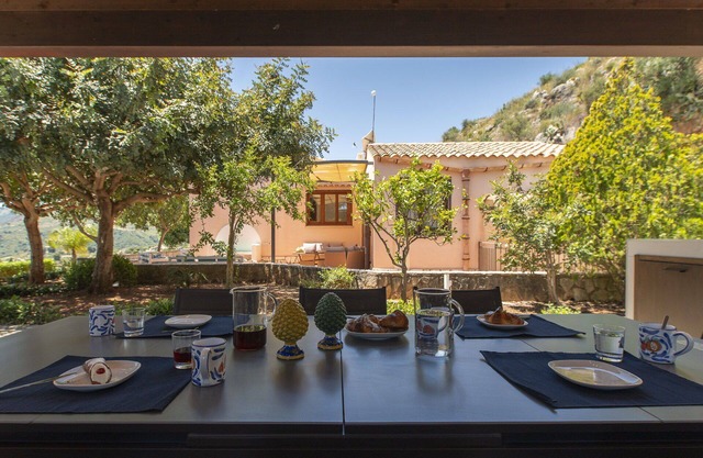 Villa Petra–Villa with pool and tennis court near Scopello, Sicily