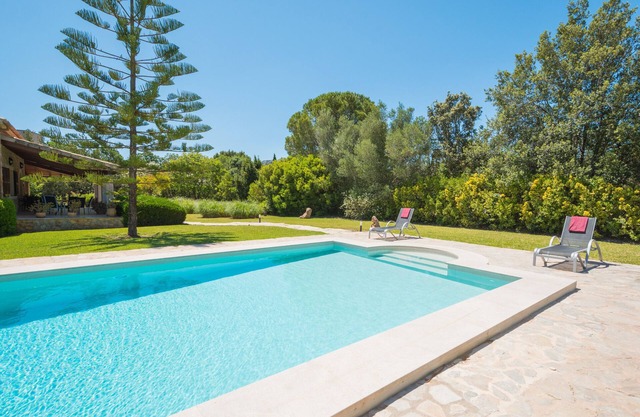 Villa 'Jardi' with Mountain View, Wi-Fi and Air Conditioning