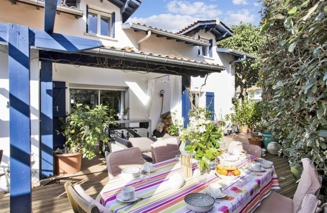 Villa Jardin et Terrasses vue mer 10 Personnes à Ciboure 10 mn st Jean de Luz