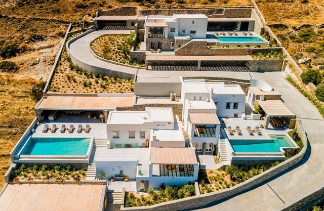 Villa Jean - Nine Bedroom Villa, Sleeps 18