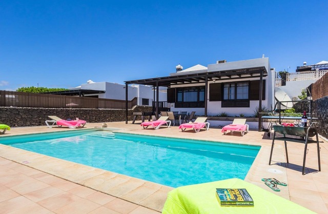 Villa Juanita Lanzarote - Beautiful luxury villa with private swimming pool.