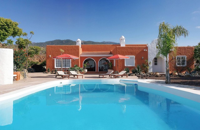 Villa "Karat Hacienda Miranda" with Sea View, Pool, Sauna, Wi-Fi, Terrace and Garden