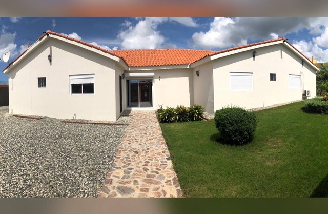 Villa Karukaera with swimming pool and guardian