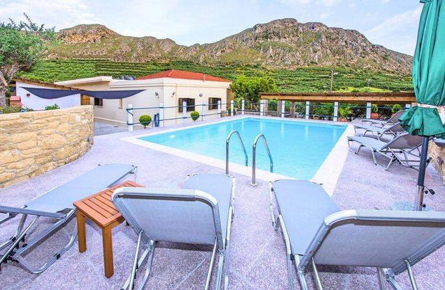 Villa Kera, Kera