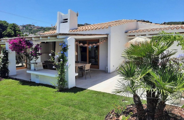 Villa 'Kika' with Private Terrace, Wi-Fi and Air Conditioning