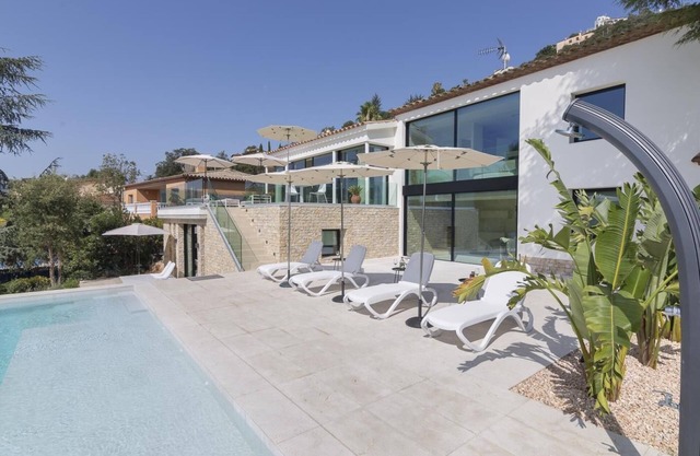 Villa la Dolça with infinity pool, free WIFI, Air Conditioning and seaview.