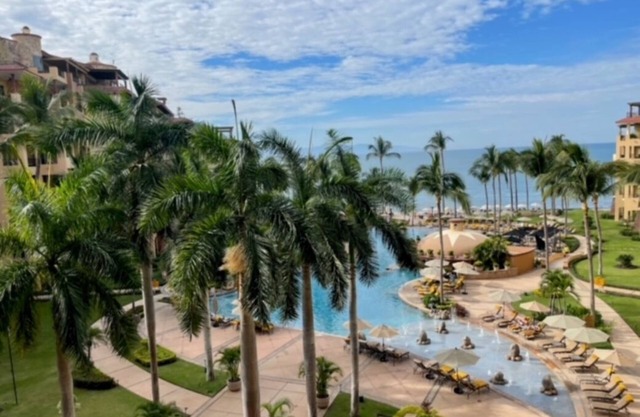 Villa La Estancia remodeled 4th fl. BradAndJoeyRentals. Huge balcony
