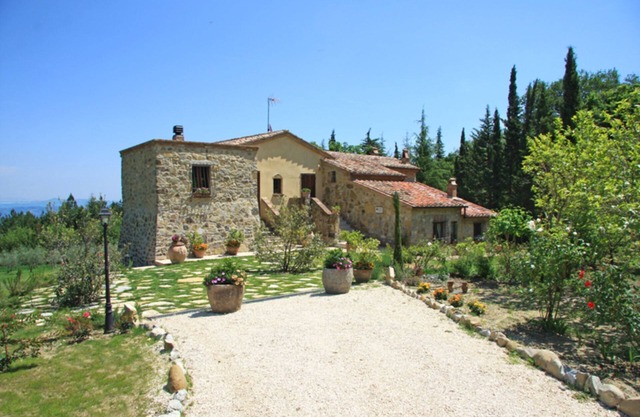 Villa La Felce, a typical Tuscan farmhouse surrounded by nature