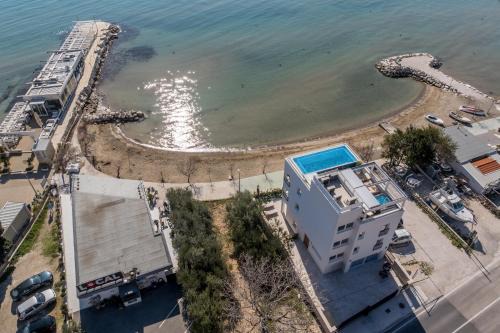 Villa Lara Beach Front Rooftop Pool & Stunning Views