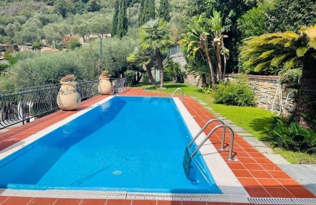Villa Le Anfore pool and park with sea view