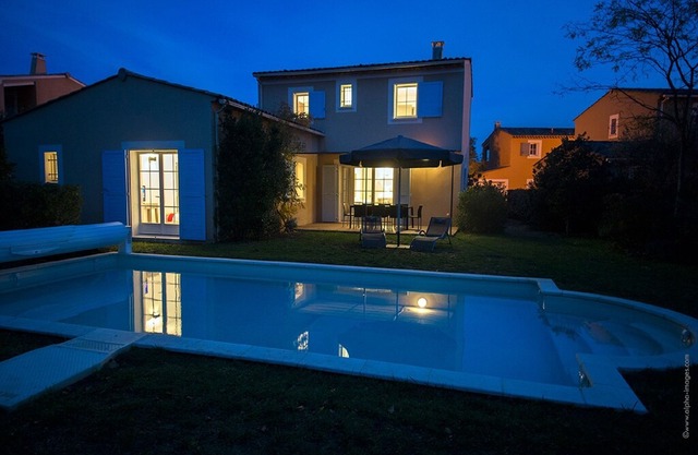 Villa Le Clos Savornin 8p Domaine in Saint-Saturnin-Lès-Apt