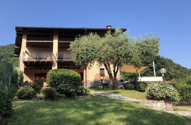 VILLA LE FONTANELLE private pool, air conditioning, lake view, Netflix, wifi,BBQ