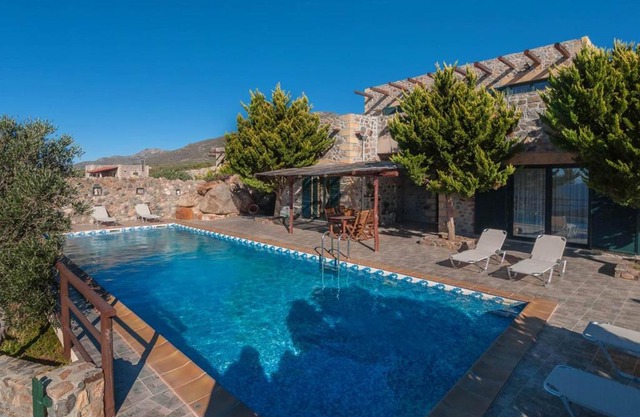 Villa Lefkothea is a luxury villa with its own pool overlooking the sea.