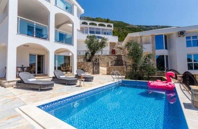 Villa Leona with Private Pool in Sutomore