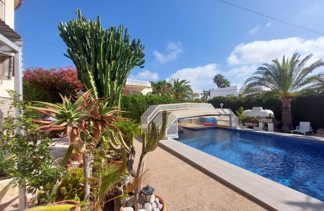VILLA LOS ALMENDROS WITH PRIVATE POOL
