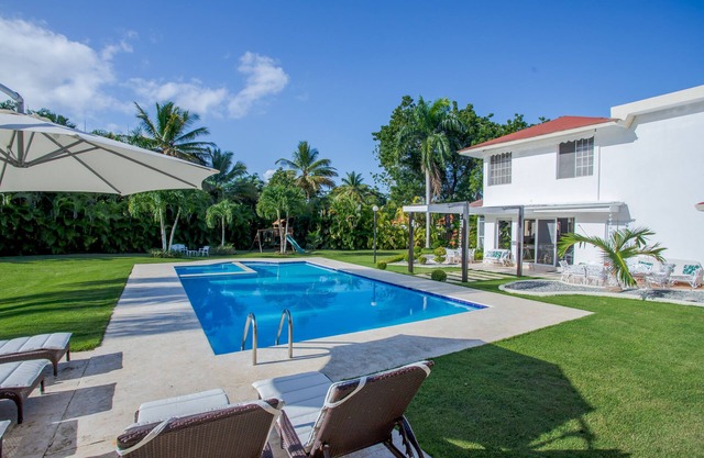 Villa Los Lagos, Spacious Family Priate Patio w/BBQ and close to Minitas Beach