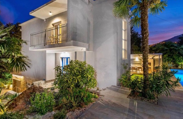 Villa Lovran, heated pool and spa zone