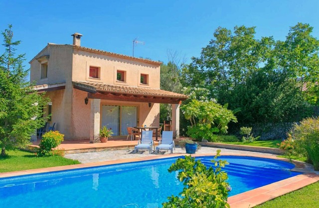 Villa Luisa, 2 people, BBQ and private pool, Pollença.