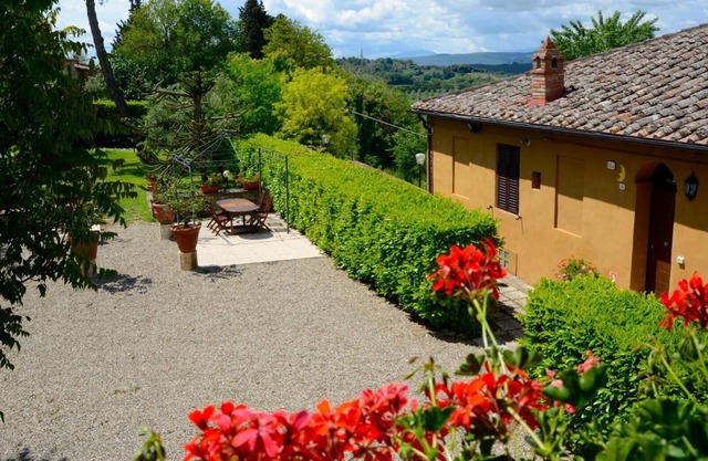 Villa luna with pool and garden near the center of Siena