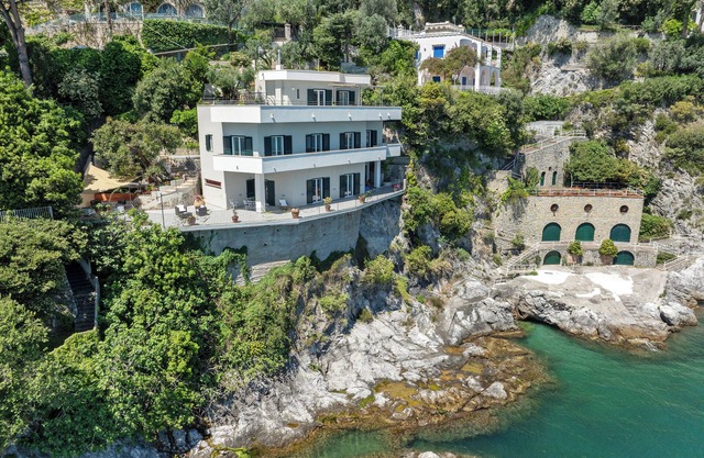 Villa 'Luxury A Strapiombo Sul Mare' with Sea View, Wi-Fi and Air Conditioning