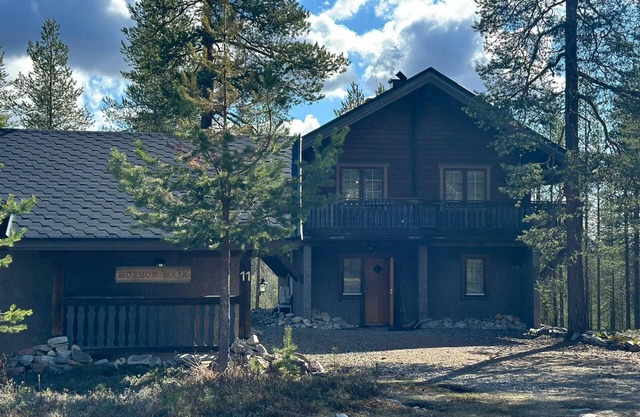Villa Mörhön maja - A traditional Finnish log cabin right by the Pyhä Ski Resort