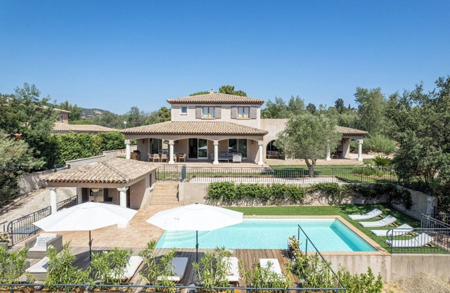 Villa MagrinSplendid villa with swimming pool 800m from Grimaud beach.
