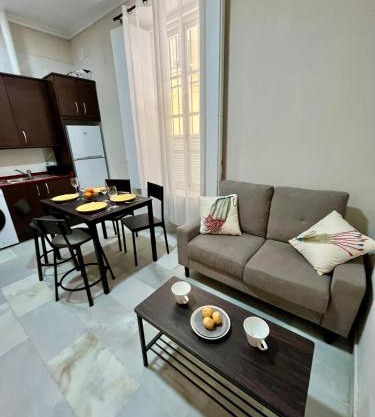 Villa María Cádiz centro, "preferente para mayores de 25 años y familias "