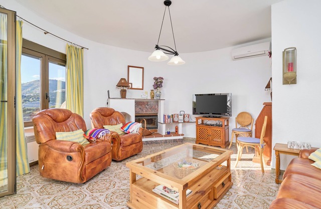 "Villa María" with Sea View, Garden, Balcony & Wi-Fi
