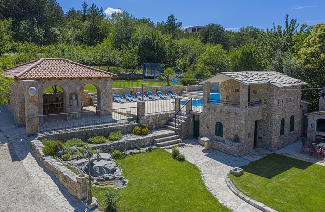 Villa Marchelina Grubine - Beautiful stone villa with 2 pools