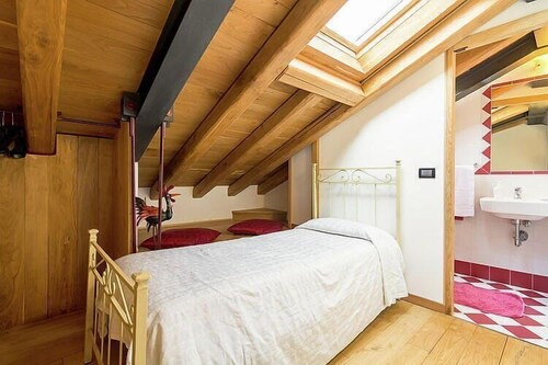Villa Marsica C, fully refundable with voucher*: A welcoming two-story apartment immersed in a splendid landscape, in the heart of a wonderful little town, with Free WI-FI.