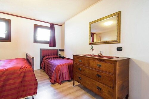 Villa Marsica D, fully refundable with voucher*: An elegant and welcoming apartment that is part of a villa immersed in a splendid landscape, in the heart of a wonderful little town, with Free WI-FI.
