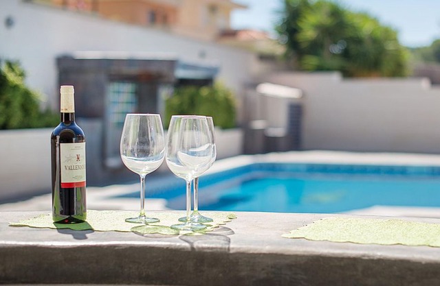 Villa Masia Blanca - Three Bedroom Chalet, Sleeps 6