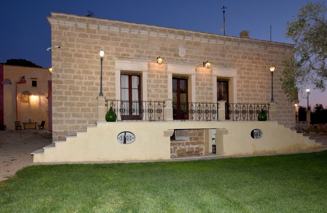Villa "Masseria La Maestà 1511" with Private Terrace, Shared Tennis Court & Wi-Fi