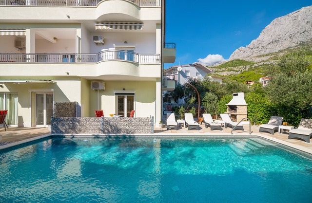 Villa Matija **** SWIMMING POOL HEATED, NEAR THE BEACH, WiFi, PARKING