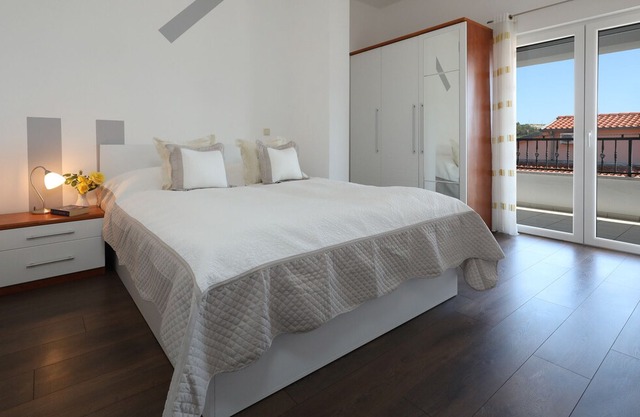 Villa Matija **** SWIMMING POOL HEATED, NEAR THE BEACH, WiFi, PARKING