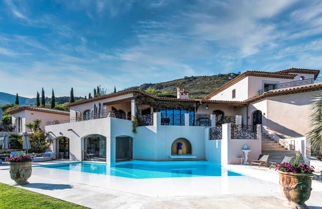 Villa Maxima/5*+ with Gym/Spa/Wine/Photostudio