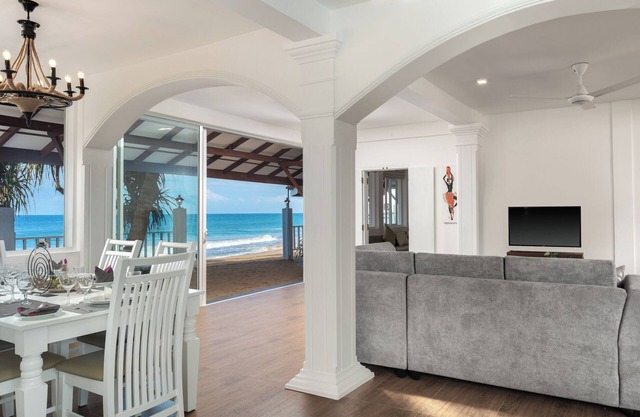 Villa Mer Vue - Beachfront - Complementary Breakfast