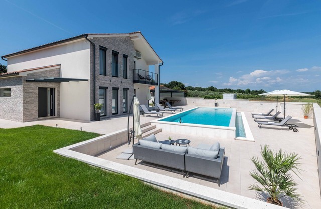 Villa Milla * with pool, 7km from the sea, barbecue, free Wi-Fi and MiniGolf