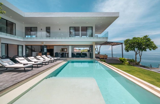 Villa Namaskar - Iconic 5BR Cliff Top Villa - 180° Ocean View