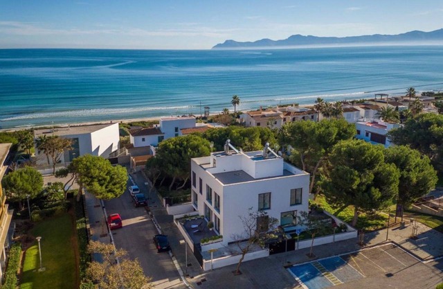 Villa 'Naturamar' with Private Terrace, Wi-Fi and Air Conditioning