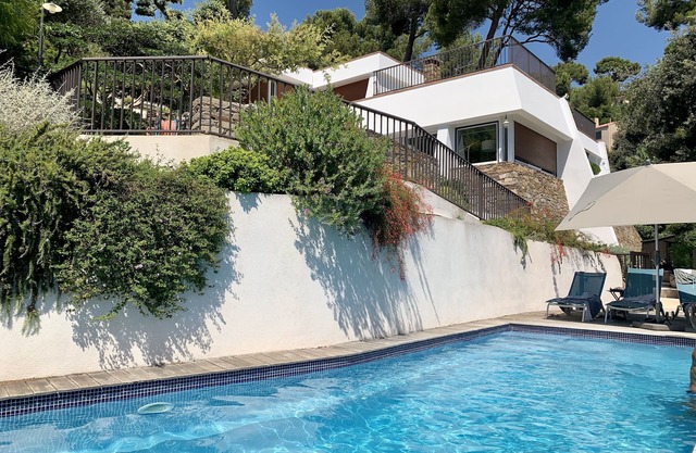 Villa NEA with sea view and private swimming pool, classified 4 stars.