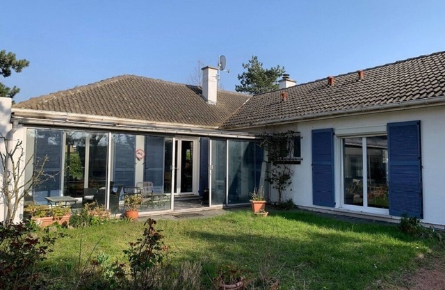 VILLA NEAR THE SEA