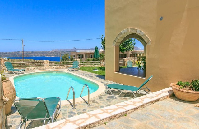 Villa Neria: Large Private Pool, Sea Views, A/C, WiFi