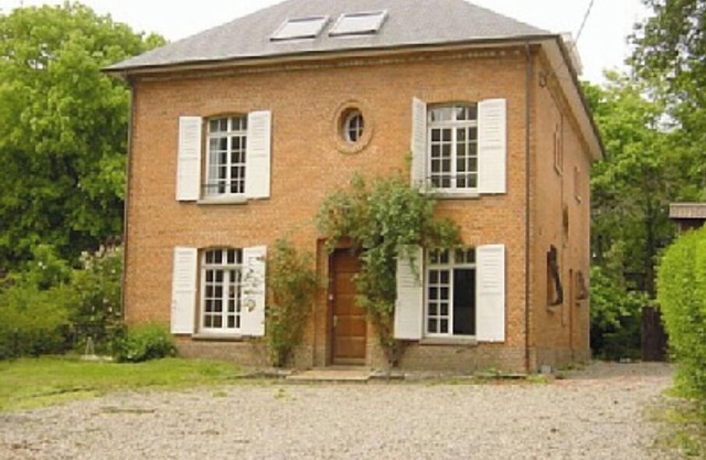 Villa Neuville in a 1 hectare park 20 minutes walk from the beach