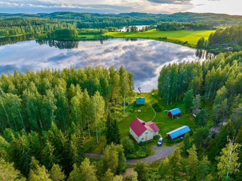 Villa Niemelä with Jacuzzi