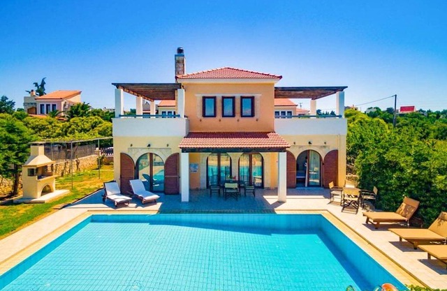 Villa Nikolas: Large Private Pool, A/C, WiFi