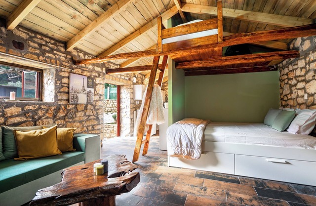 Villa 'Nikos' with Mountain View, Wi-Fi and Air Conditioning