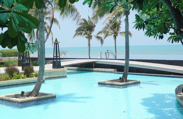 Villa Nilaya - Beachfront Villa Hua Hin